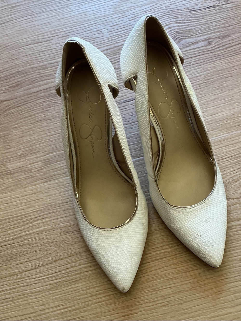 Jessica Simpson Cream Pointed-Toe Heels